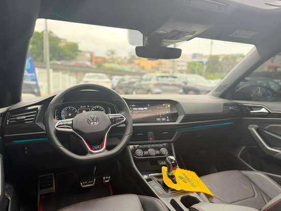 VOLKSWAGEN-JETTA-2024