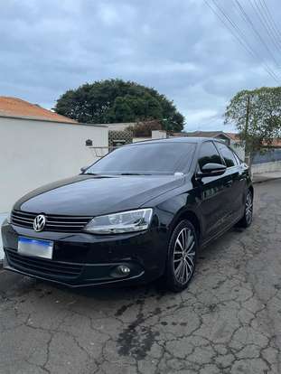 VOLKSWAGEN-JETTA-2011