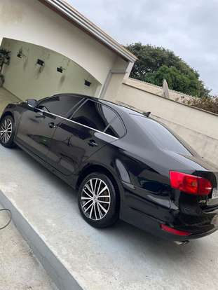 VOLKSWAGEN-JETTA-2011