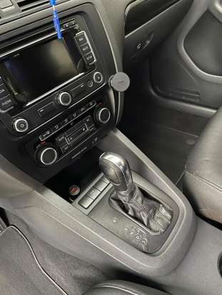 VOLKSWAGEN-JETTA-2011