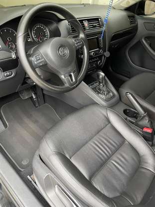 VOLKSWAGEN-JETTA-2011