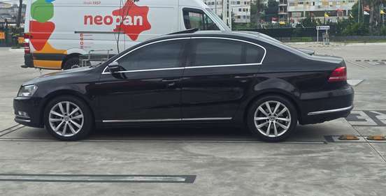 VOLKSWAGEN-PASSAT-2013