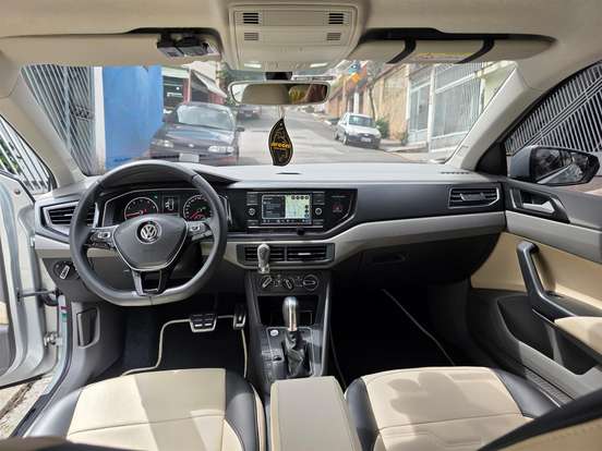 VOLKSWAGEN-POLO-2017