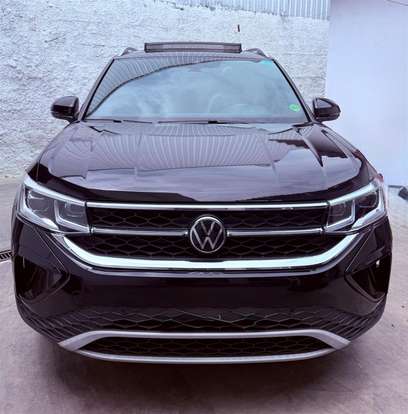 VOLKSWAGEN-TAOS-2023