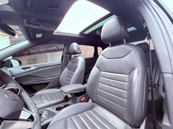 VOLKSWAGEN-TAOS-2023