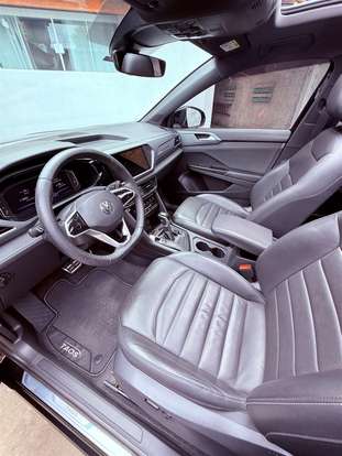VOLKSWAGEN-TAOS-2023