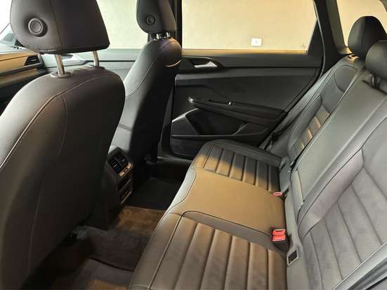 VOLKSWAGEN-TAOS-2025