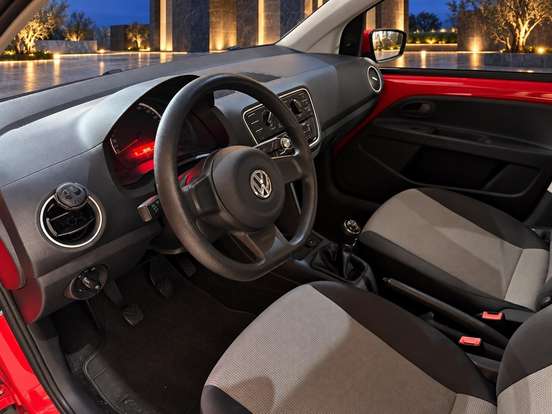VOLKSWAGEN-UP-2016