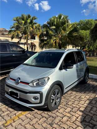 VOLKSWAGEN-CROSS UP-2017