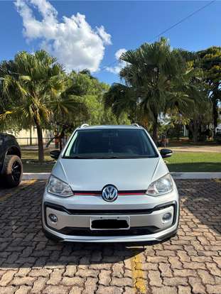 VOLKSWAGEN-CROSS UP-2017