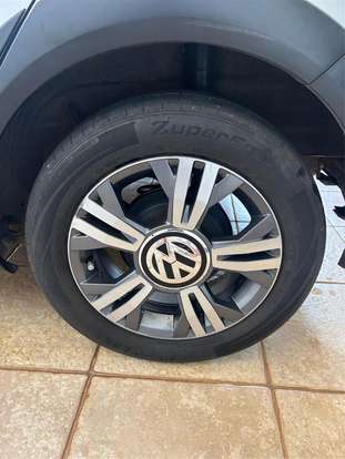 VOLKSWAGEN-CROSS UP-2017