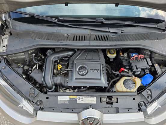 VOLKSWAGEN-UP-2016