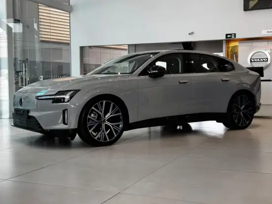 VOLVO-ES90-2026