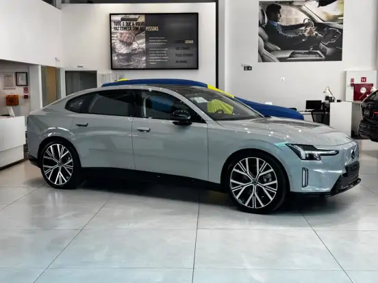 VOLVO-ES90-2026