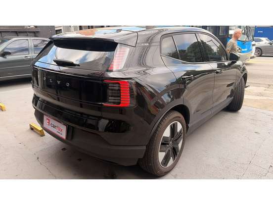 VOLVO-EX30-2024