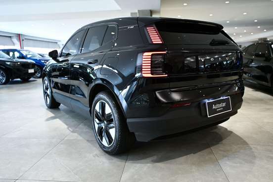 VOLVO-EX30-2024
