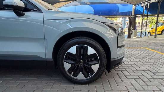 VOLVO-EX30-2024