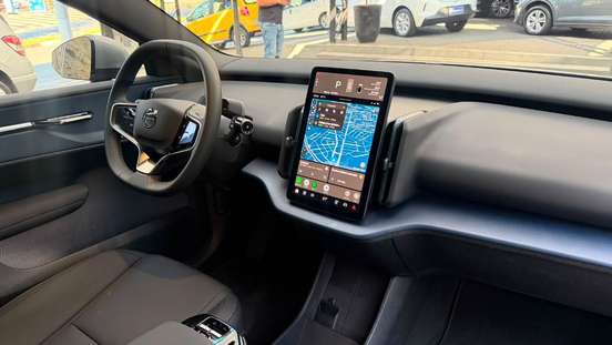 VOLVO-EX30-2024