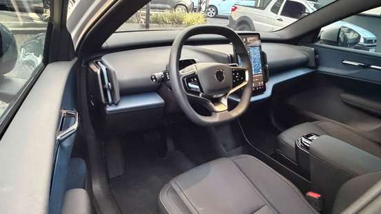 VOLVO-EX30-2024
