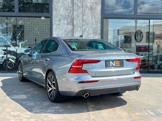VOLVO-S60-2.0 T4 MOMENTUM GASOLINA 4P AUTOMÁTICO VOLVO-S60-2019
