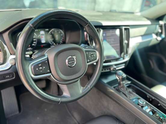 VOLVO-S60-2019