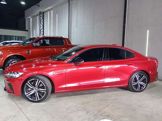VOLVO-S60-2.0 T8 R-DESIGN HÍBRIDO 4P AUTOMÁTICO VOLVO-S60-2021