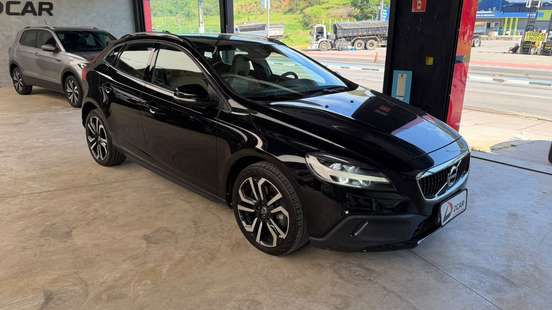 VOLVO-V40-2016