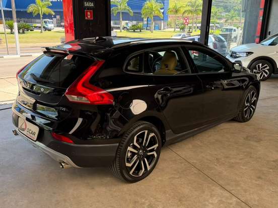 VOLVO-V40-2.0 T4 CROSS COUNTRY GASOLINA 4P AUTOMÁTICO VOLVO-V40-2016