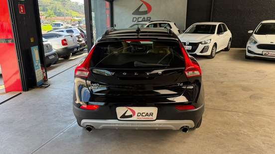 VOLVO-V40-2016