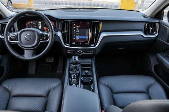 VOLVO-V60-2019