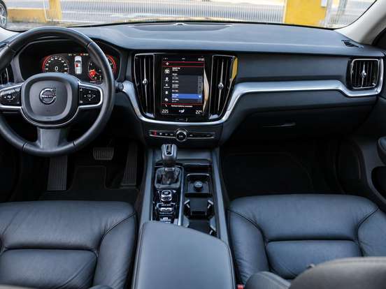 VOLVO-V60-2.0 T5 GASOLINA MOMENTUM GEARTRONIC VOLVO-V60-2019