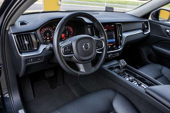 VOLVO-V60-2019