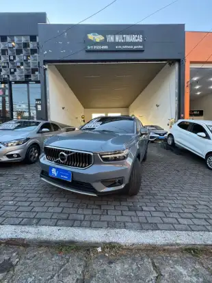 VOLVO-XC40-2021