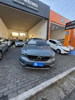 VOLVO-XC40-2021