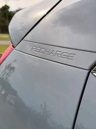 VOLVO-XC40-2021