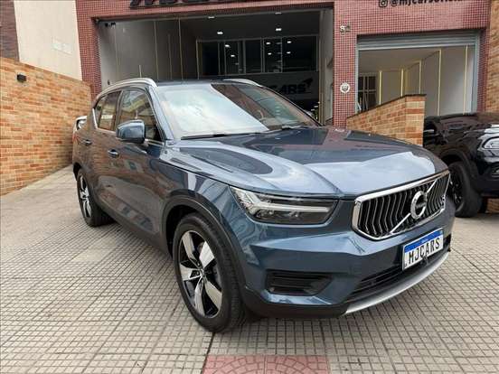 VOLVO-XC40-2021