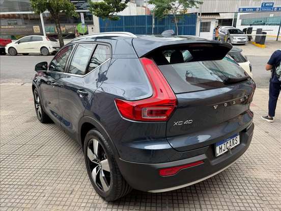 VOLVO-XC40-2021
