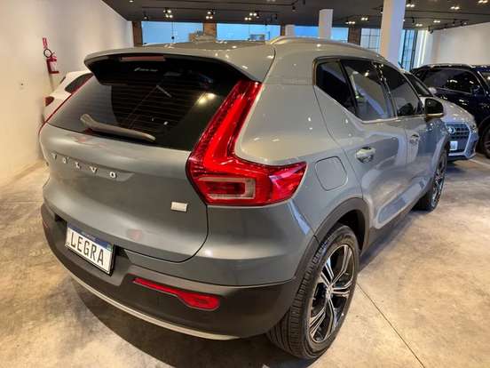VOLVO-XC40-2020