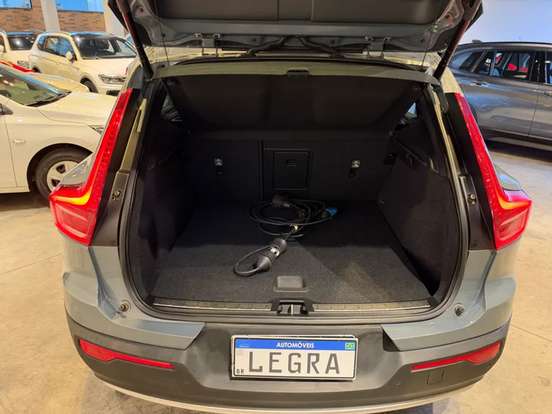 VOLVO-XC40-2020