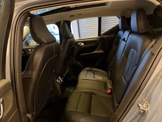 VOLVO-XC40-2020