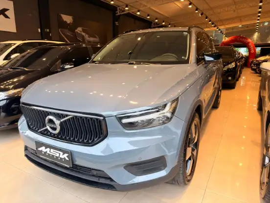 VOLVO-XC40-2020