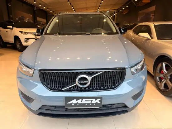 VOLVO-XC40-2020