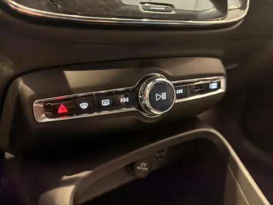 VOLVO-XC40-2.0 T4 GASOLINA MOMENTUM GEARTRONIC VOLVO-XC40-2020