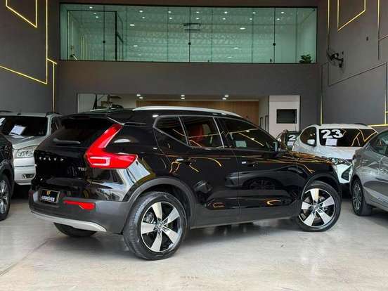 VOLVO-XC40-2019