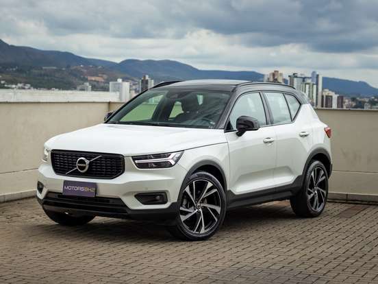 VOLVO-XC40-2019