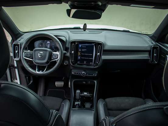 VOLVO-XC40-2.0 T5 GASOLINA R-DESIGN AWD GEARTRONIC VOLVO-XC40-2019