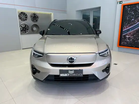 VOLVO-XC40-2022