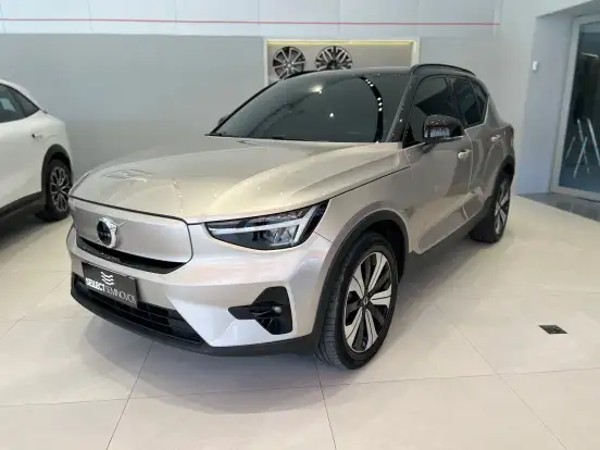 VOLVO-XC40-2022