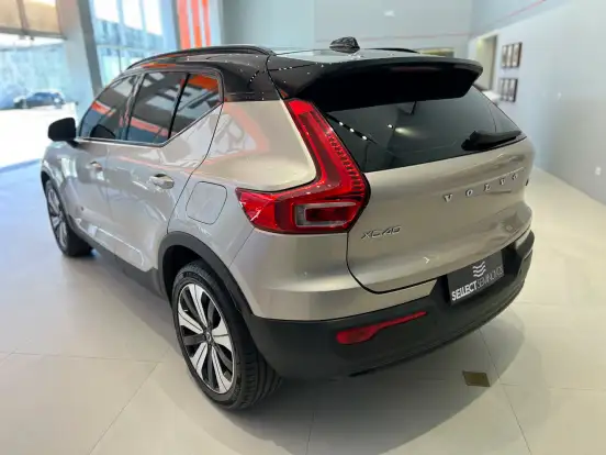 VOLVO-XC40-2022