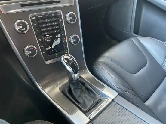 VOLVO-XC60-2014